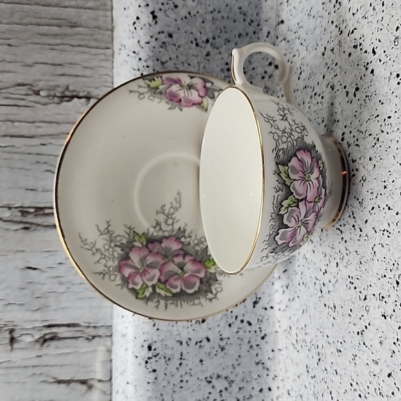 Windsor Pink Flowers On Gray Background Bone China Tea Cup & saucer Vintage - Picture 2 of 6